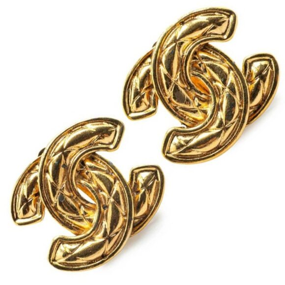 CHANEL CC Logos Quilted Clip-On Earrings Gold Tone Auth w/Box #3499 - Picture 1 of 6